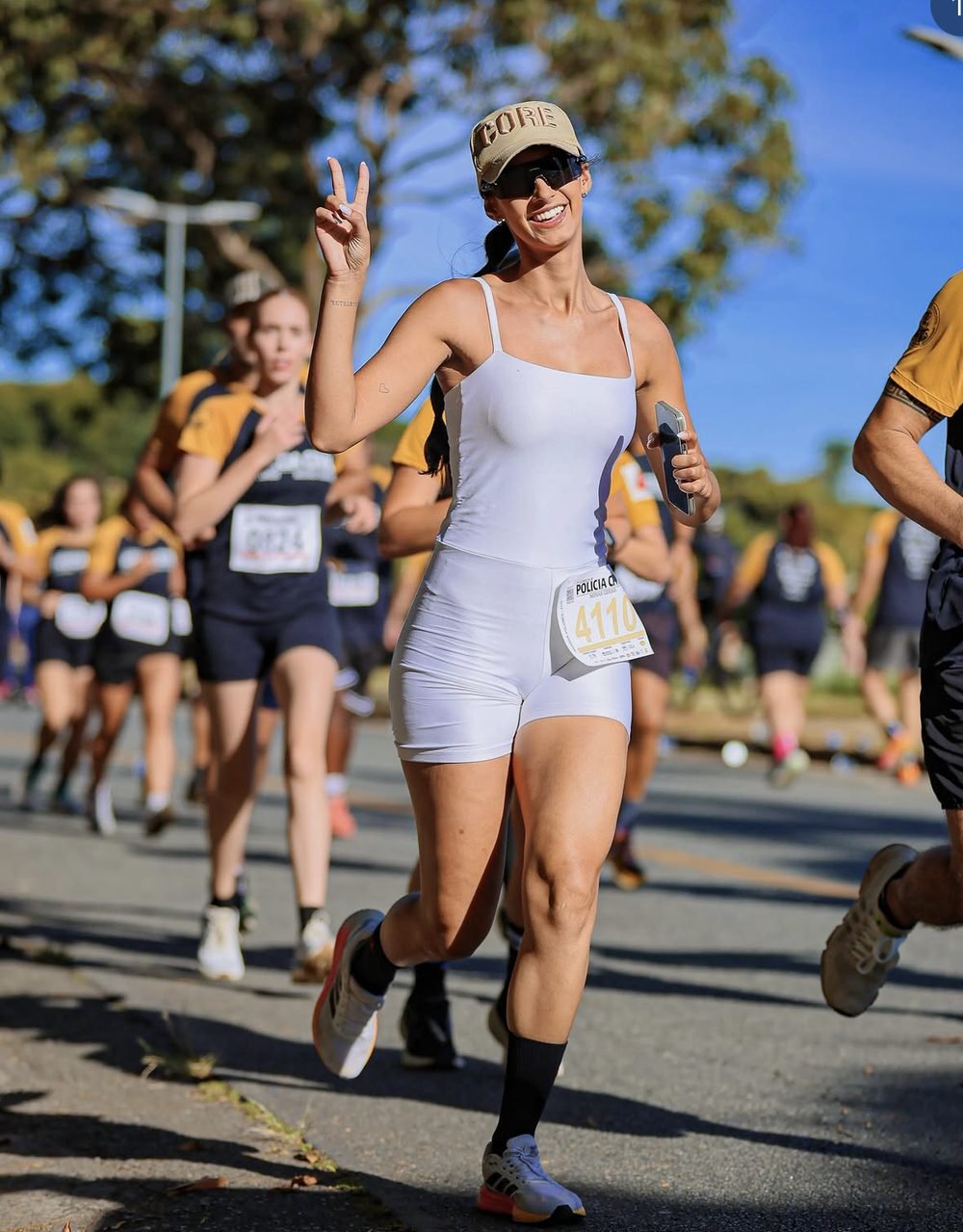 Gabriela participando de uma corrida de rua